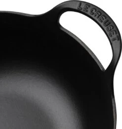 Le Creuset Wokpan / Balti Dish - Mat Zwart - ø 24 Cm / 2.7 Liter - Geëmailleerde Anti-aanbaklaag -Merkloos Winkel 1134x1200