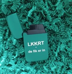 Unieke Originele Bedrukte Gasaanstekers Rotterdam - LKKRT - Rotterdam - 'de Fik Er In' - Bedrukte Gasaanstekers - Gasaanstekers - Gasaansteker - Aanstekers - Aansteker - Navulbare Aanstekers - Aansteker Gas - Straalvlam - Jet Flame - Torch Flame -Merkloos Winkel 1170x1200 14