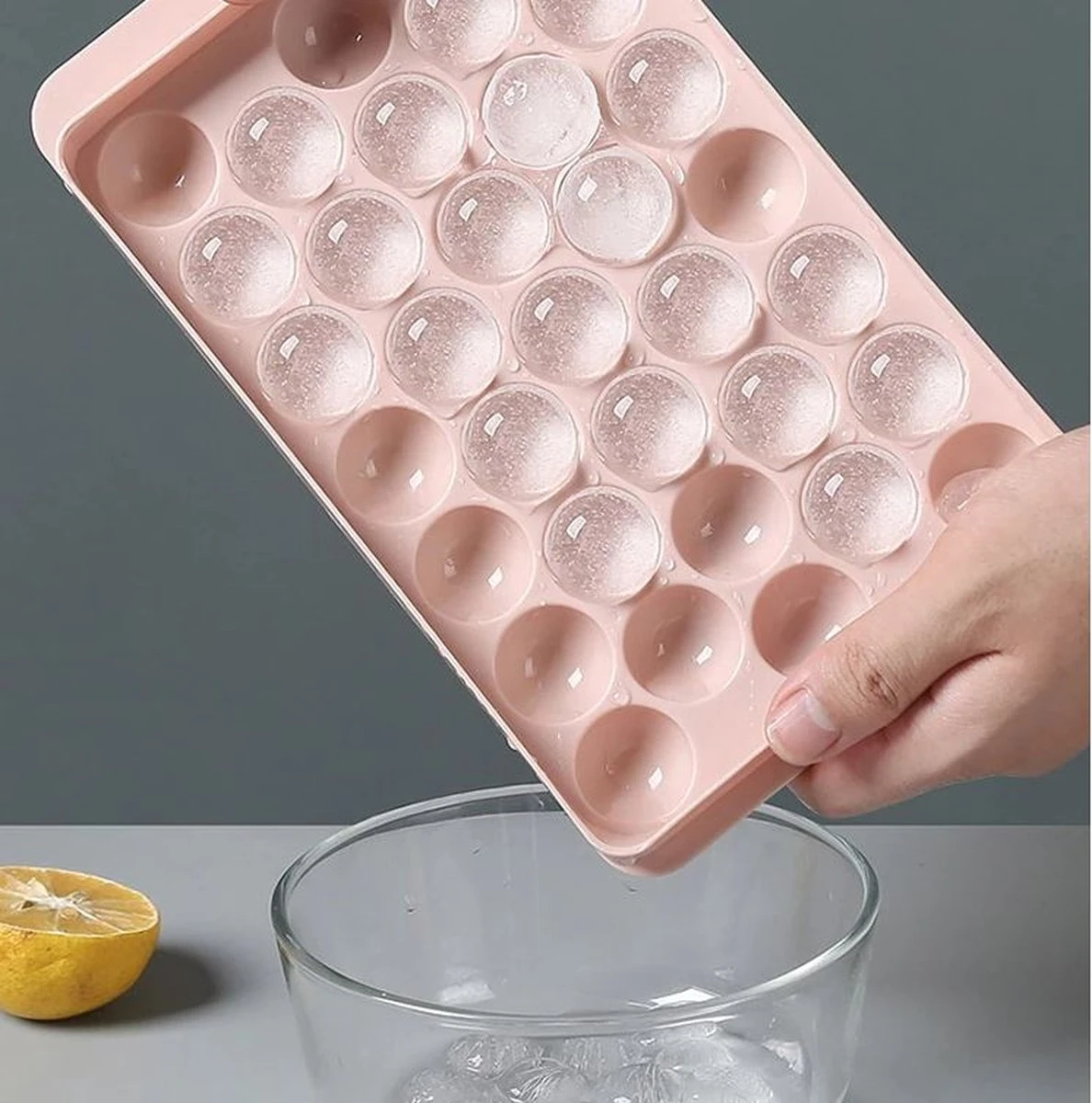 Ronde Ijsblokjesvorm Met Deksel - 2 Stuks - 66 Perfect Ronde Mini Ijsblokjes - Roze - ø 1,5cm - Stofvrij - Plooibaar - Bioplastic - Ice Cube - Makkelijk Te Vullen - Zonder Morsen 6 Ronde Ijsblokjesvorm Met Deksel - 2 Stuks - 66 Perfect Ronde Mini Ijsblokjes - Roze - ø 1,5cm - Stofvrij - Plooibaar - Bioplastic - Ice Cube - Makkelijk Te Vullen - Zonder Morsen - Afbeelding 6