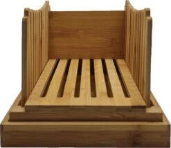 Stelleriana Broodsnijder Of Broodsnijmachine Van Bamboo Hout Als Hulpmiddel Bij Het Snijden Van Vers Zelf Gebakken Brood En Broodbakken. Bevat Een Broodplank/Snijplank Met Kruimelbak/Kruimelvanger. -Merkloos Winkel 1200x1039 6