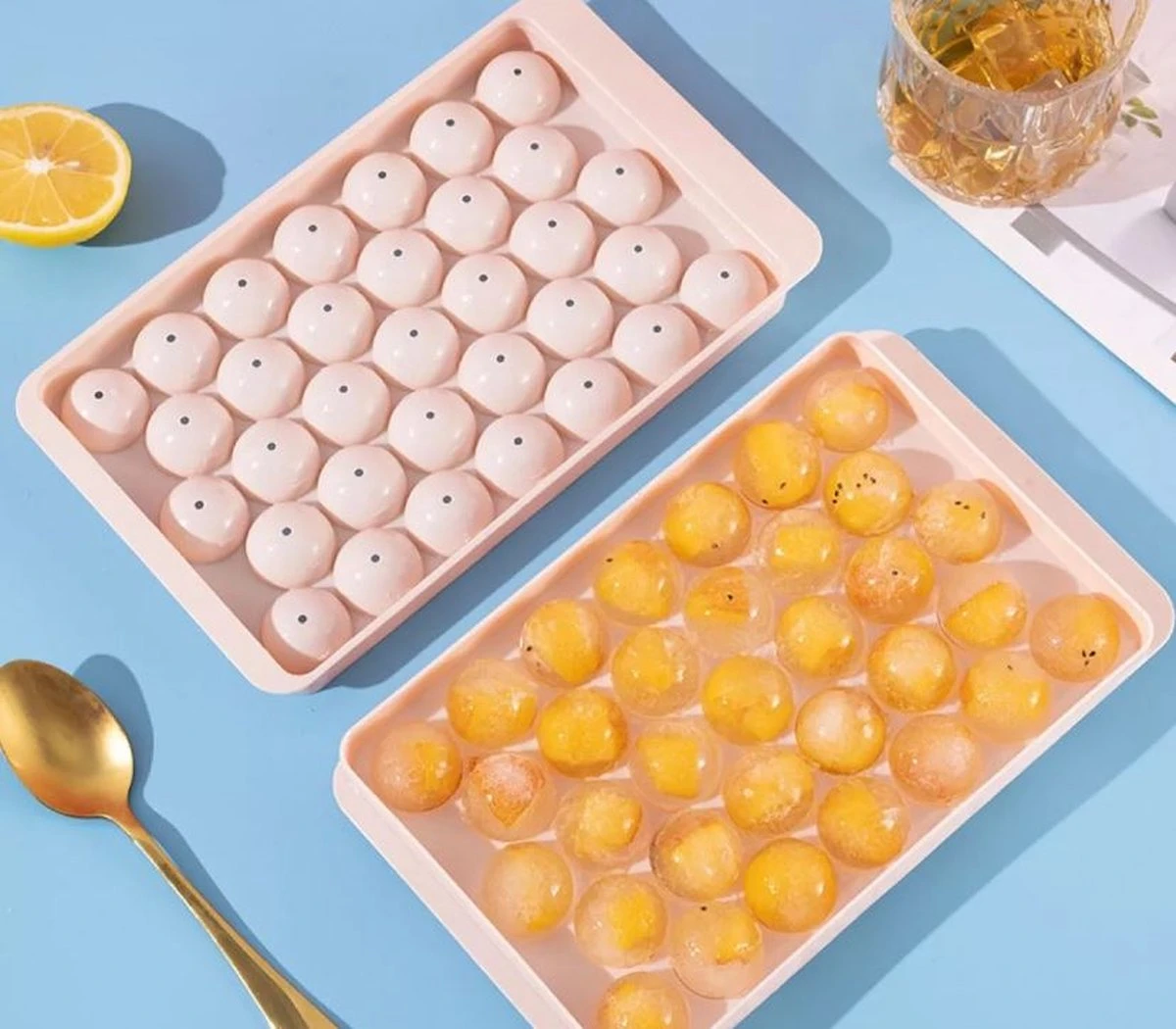 Ronde Ijsblokjesvorm Met Deksel - 2 Stuks - 66 Perfect Ronde Mini Ijsblokjes - Roze - ø 1,5cm - Stofvrij - Plooibaar - Bioplastic - Ice Cube - Makkelijk Te Vullen - Zonder Morsen 4 Ronde Ijsblokjesvorm Met Deksel - 2 Stuks - 66 Perfect Ronde Mini Ijsblokjes - Roze - ø 1,5cm - Stofvrij - Plooibaar - Bioplastic - Ice Cube - Makkelijk Te Vullen - Zonder Morsen - Afbeelding 4