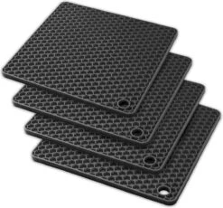 Merkloos Pannenonderzetter Hittebestendig - Onderzetters Voor Pannen - Onderzetters Voor Glazen - Siliconen Mat - Pannenlappen En Ovenwanten - Potopener - Afgiethulp - Vierkant - Zwart - 4 Stuks