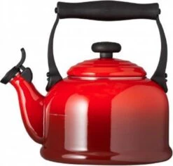 Le Creuset Tradition Fluitketel - 2.1 L - Kersenrood 7 Le Creuset Tradition Fluitketel - 2.1 L - Kersenrood -Merkloos Winkel 1200x1145 4