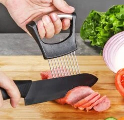 Uienkam - Uiensnijder / Hulpmiddel Uien Snijden / Ajuinkam - Ajuinsnijder / Snijhulp Uien / Aardappelsnijder / Groentesnijder / Tomatensnijder 9 Uienkam - Uiensnijder / Hulpmiddel Uien Snijden / Ajuinkam - Ajuinsnijder / Snijhulp Uien / Aardappelsnijder / Groentesnijder / Tomatensnijder -Merkloos Winkel 1200x1159 3