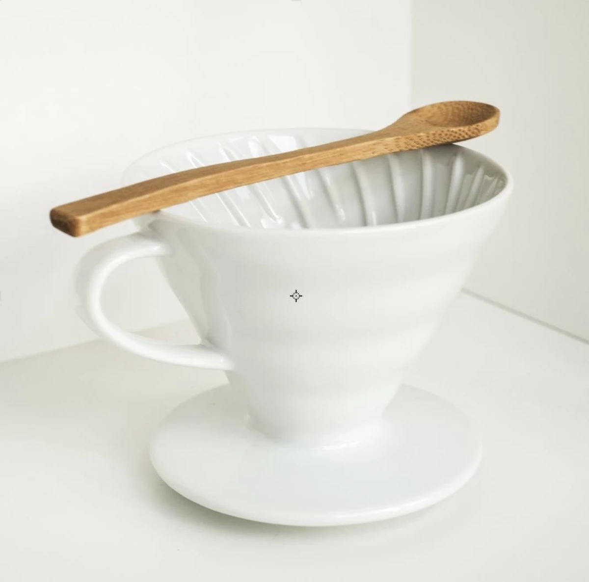 Hario Dripper V60-02 Keramiek - Wit 2 Hario Dripper V60-02 Keramiek - Wit - Afbeelding 2