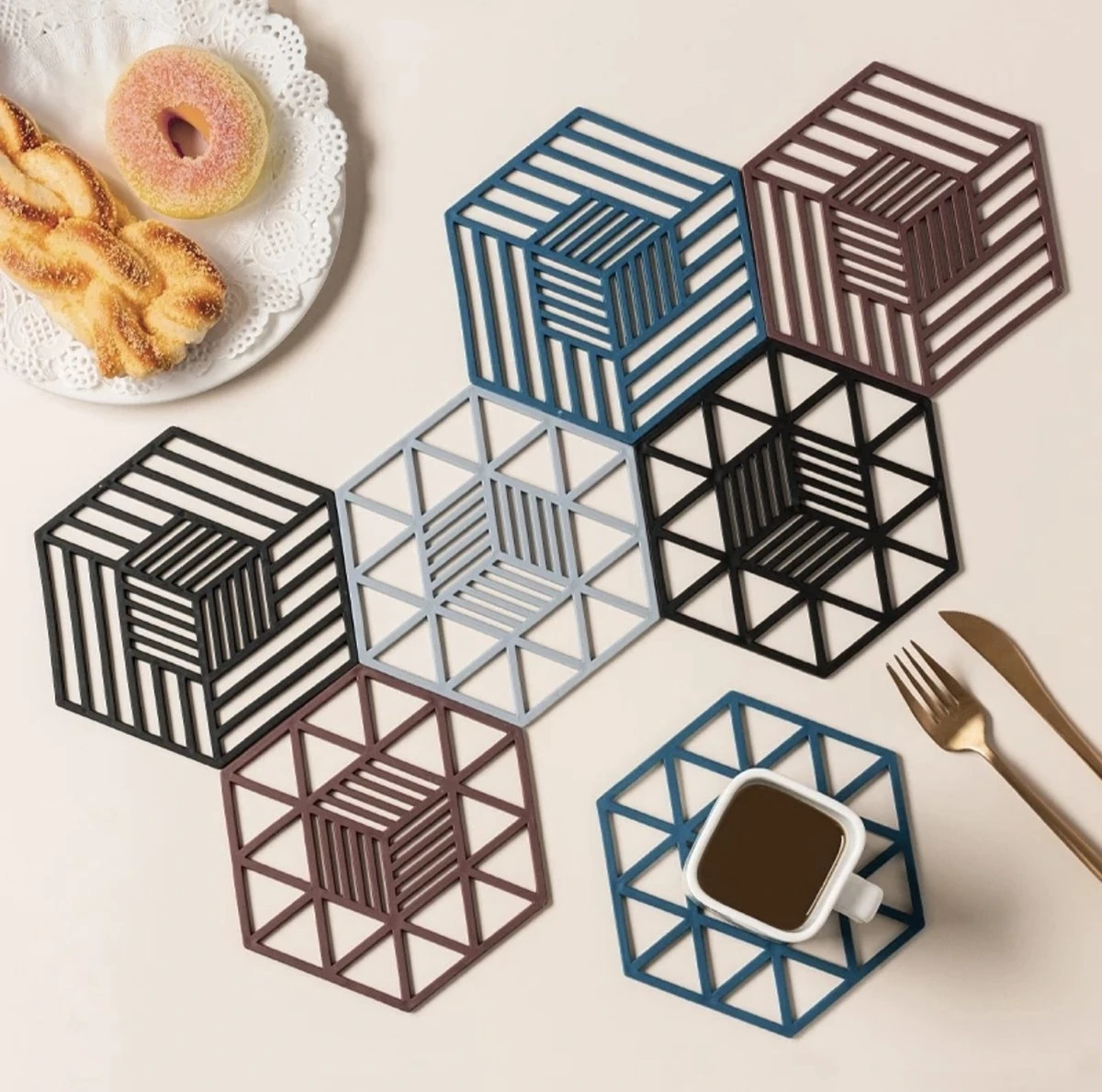 Db Onderzetters (2 Stuks) - Multifunctioneel - Onderleggers Glazen - Siliconen - Accessoires - Glas Onderzetters - Zeshoekig - Hip Design - Zwart 4 Db Onderzetters (2 Stuks) - Multifunctioneel - Onderleggers Glazen - Siliconen - Accessoires - Glas Onderzetters - Zeshoekig - Hip Design - Zwart - Afbeelding 4