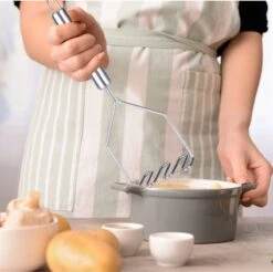 YUGN Pureestamper Aardappelstamper Stamper - Pureerder Stampotstamper - RVS - Cadeau Tip -Merkloos Winkel 1200x1196 20