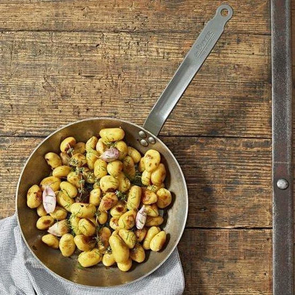 DeBuyer Carbone Plus Koekenpannenset Inductie - Zonder Anti Aanbaklaag - Gratis Spatel - Alle Warmtebronnen 6 DeBuyer Carbone Plus Koekenpannenset Inductie - Zonder Anti Aanbaklaag - Gratis Spatel - Alle Warmtebronnen - Afbeelding 6