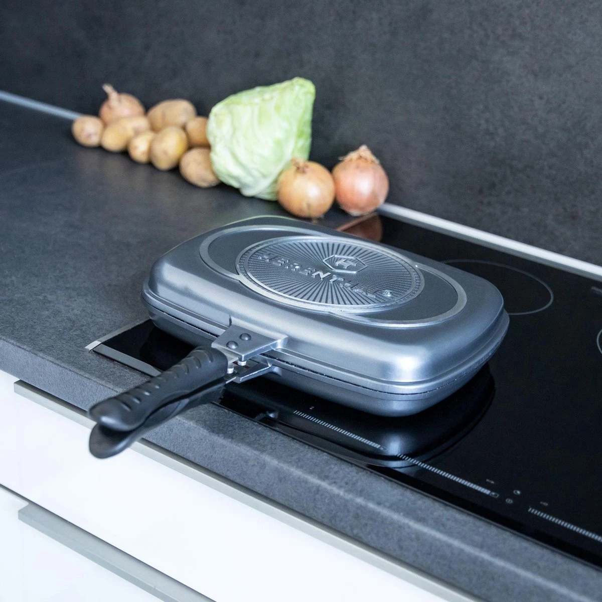 Herenthal Dubbele Grillpan - Ø 28 Cm - Koekenpan - Keramische Pan - Marmeren Coating Met Antiaanbaklaag - PFAS & PFOA Vrij - Pan - Grill - Vermindert Geur, Rook En Oliespatten - Zilver 8 Herenthal Dubbele Grillpan - Ø 28 Cm - Koekenpan - Keramische Pan - Marmeren Coating Met Antiaanbaklaag - PFAS & PFOA Vrij - Pan - Grill - Vermindert Geur, Rook En Oliespatten - Zilver - Afbeelding 8