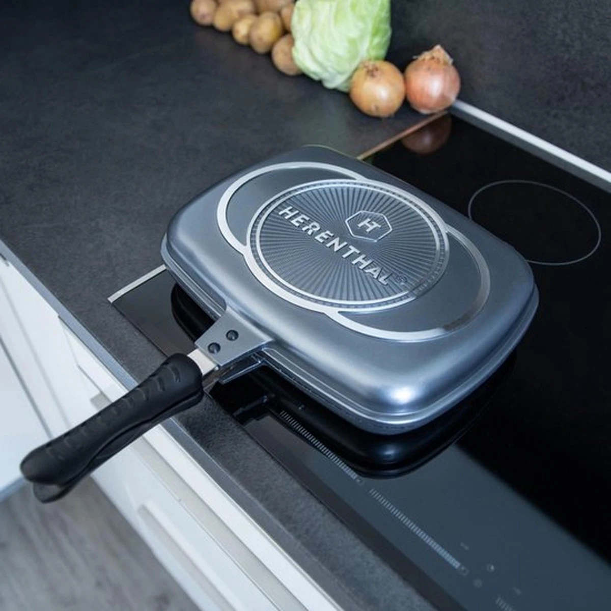 Herenthal Dubbele Grillpan - Ø 28 Cm - Koekenpan - Keramische Pan - Marmeren Coating Met Antiaanbaklaag - PFAS & PFOA Vrij - Pan - Grill - Vermindert Geur, Rook En Oliespatten - Zilver 12 Herenthal Dubbele Grillpan - Ø 28 Cm - Koekenpan - Keramische Pan - Marmeren Coating Met Antiaanbaklaag - PFAS & PFOA Vrij - Pan - Grill - Vermindert Geur, Rook En Oliespatten - Zilver - Afbeelding 12