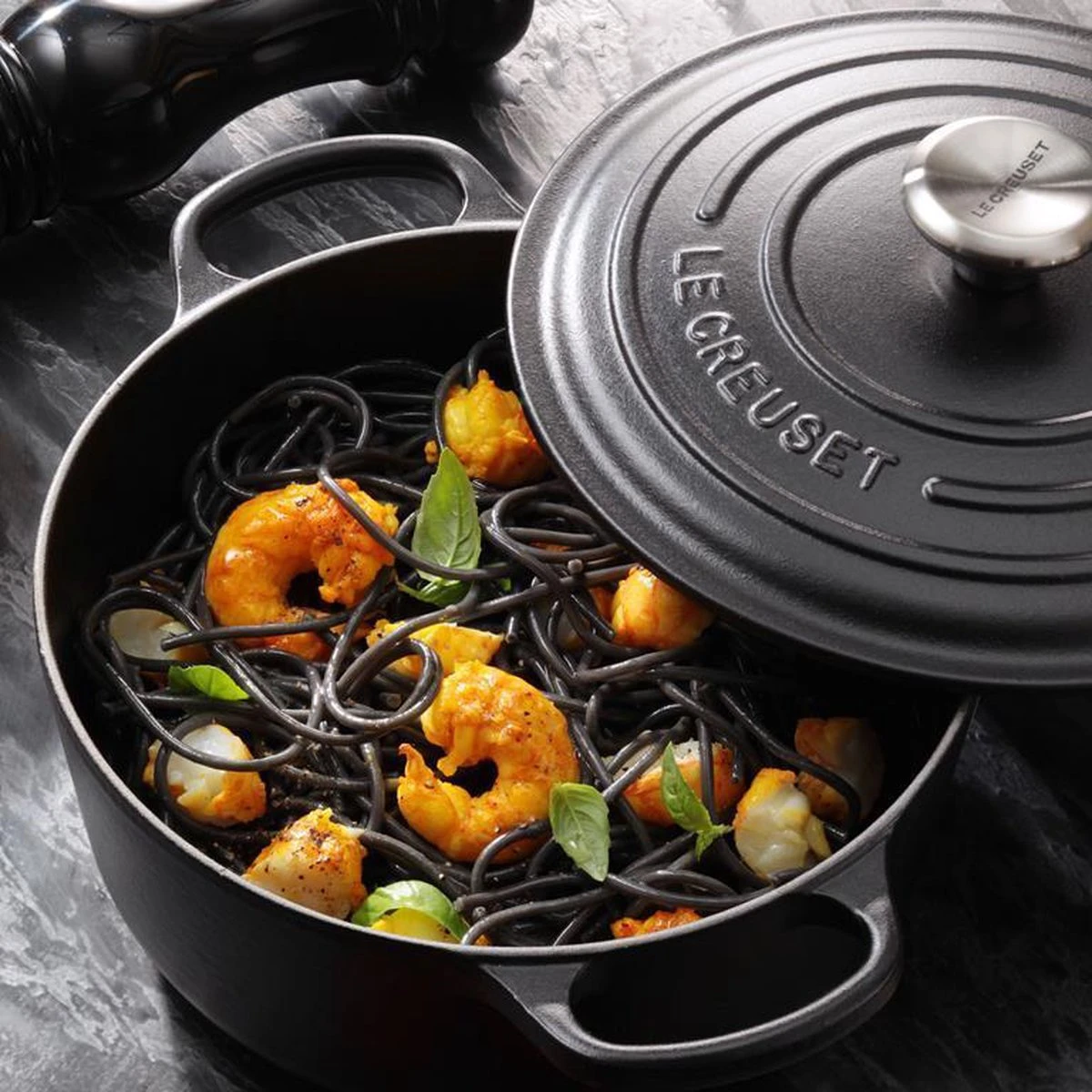 Le Creuset Signature Braadpan - 4,2 L - 24 Cm - Zwart 7 Le Creuset Signature Braadpan - 4,2 L - 24 Cm - Zwart - Afbeelding 7