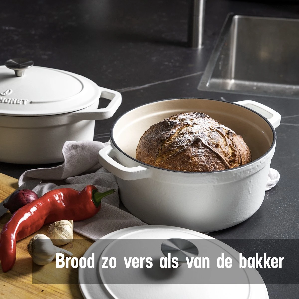 Daumonet Carême Blanc Gietijzeren Braadpan - Sudderpan Wit - Rond - Ø 26 Cm - 4,4 Liter - 100% PFAS & PFOA Vrij - Emaille - Geschikt Voor Alle Warmtebronnen - Elektrisch - Gas - Halogeen - Inductie - Keramisch - Vaatwasserbestendig 2 Daumonet Carême Blanc Gietijzeren Braadpan - Sudderpan Wit - Rond - Ø 26 Cm - 4,4 Liter - 100% PFAS & PFOA Vrij - Emaille - Geschikt Voor Alle Warmtebronnen - Elektrisch - Gas - Halogeen - Inductie - Keramisch - Vaatwasserbestendig - Afbeelding 2