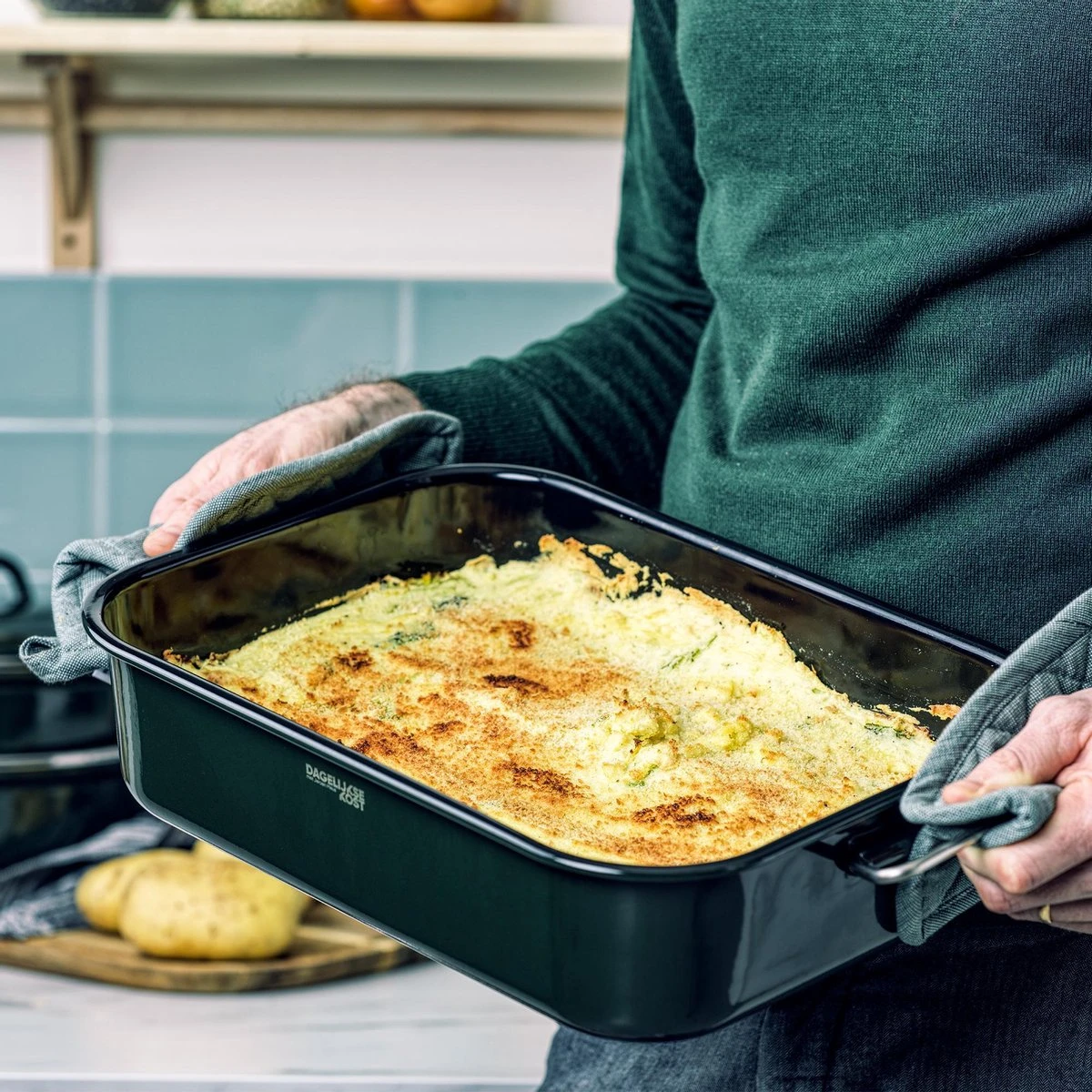 Dagelijkse Kost Door Jeroen Meus - Braadslede 39,5x28,6cm - Olijfgroen - Emaille - PFAS-vrij 7 Dagelijkse Kost Door Jeroen Meus - Braadslede 39,5x28,6cm - Olijfgroen - Emaille - PFAS-vrij - Afbeelding 7