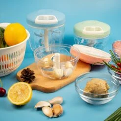 Doogo® Groentesnijder Met Trekkoord – Hakmolen – 900 ML – Groentehakker – Kruidenmolen – Uiensnijder – Pink -Merkloos Winkel 1200x1200 2132