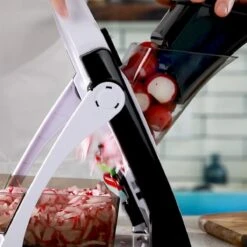 Livington TurboCut Universele Snijmachine - Groentesnijmachine Met 3 Messtanden Voor Dikke Of Fijne Plakjes - Rasp Met Snijdikte Tot 8 Mm - Vaatwasmachinebestendig - Snijmachine Met... -Merkloos Winkel 1200x1200 2359