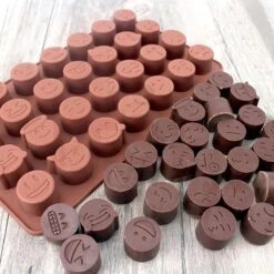 Merkloos Duo Pakket Ijsblokjes - 2 Stuks Chocoladevorm Voor Emoji - Grappige Gezichtjes Vorm - Emoticons Mal - Siliconen Emoji Mal - Holy Moldy -Merkloos Winkel 1200x1200 3408