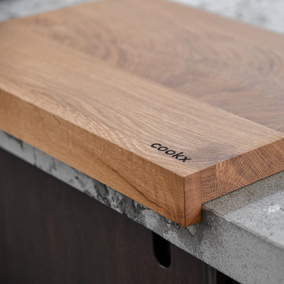 COOKX - Eiken Snijblok Met Antislip Rand - Snijplank Hout - Breed Model 5 COOKX - Eiken Snijblok Met Antislip Rand - Snijplank Hout - Breed Model - Afbeelding 5