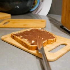 Luxe Snijplankenset Met Houder Van In Round – 4 Snijplanken – Houten Snijplank Rechthoek – Zwart Metalen Houder – Bamboe Hout – Serveerplank Hakblok Broodplank – Ontbijtplankjes Set – Cutting / Chopping Board – Keukengerei – Snijplankje – Borrelplank -Merkloos Winkel 1200x1200 3544