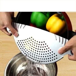 RVS Afgietdeksel- Afgiethulp Met Handvaten- Veilig Afgieten -Keuken Zeef- Vaatwasser Bestendig- Sieve- 26cm- Keuken Tool