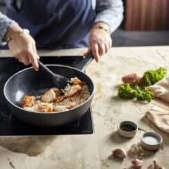 Demeyere Alu Classico 3 Wokpan – Inductie – Ceraforce Keramische Antikleeflaag – 28 Cm – PTFE En PFAS Vrij 10 Demeyere Alu Classico 3 Wokpan – Inductie – Ceraforce Keramische Antikleeflaag – 28 Cm – PTFE En PFAS Vrij -Merkloos Winkel 1200x1200 430