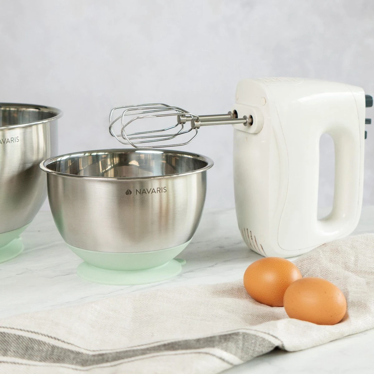 Navaris Roestvrijstalen Mengkom - Set Van 2 Kommen Met Deksel - Antislip Keukenschalen - Mintgroen 2 Navaris Roestvrijstalen Mengkom - Set Van 2 Kommen Met Deksel - Antislip Keukenschalen - Mintgroen - Afbeelding 2