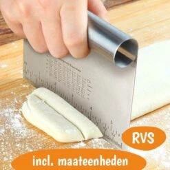 Merkloos Deegsnijder - Deegschraper - Deegsteker - Deegkrabber - Gladstrijker - Keukenschraper - RVS - Inclusief Maateenheden