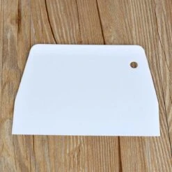 Merkloos Deegschraper - Kunststof Schraper Voor Taart – Cake - Deeg - Deeg Snijder - Deegkrabber - Deeg Cutter Keuken Tool - Wit