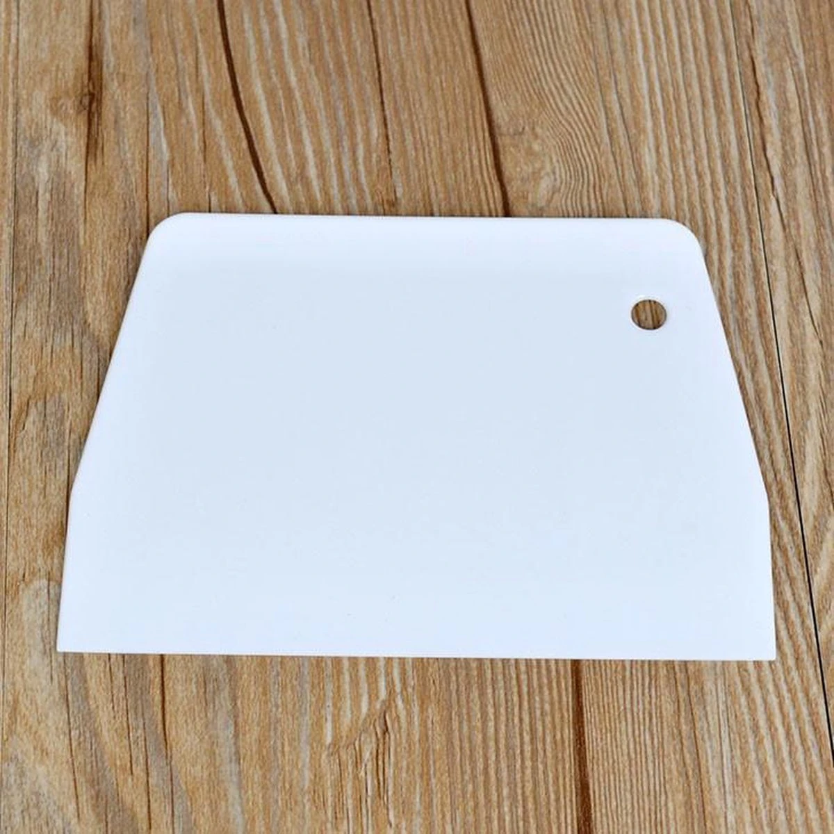 Merkloos Deegschraper - Kunststof Schraper Voor Taart – Cake - Deeg - Deeg Snijder - Deegkrabber - Deeg Cutter Keuken Tool - Wit 1 Merkloos Deegschraper - Kunststof Schraper Voor Taart – Cake - Deeg - Deeg Snijder - Deegkrabber - Deeg Cutter Keuken Tool - Wit