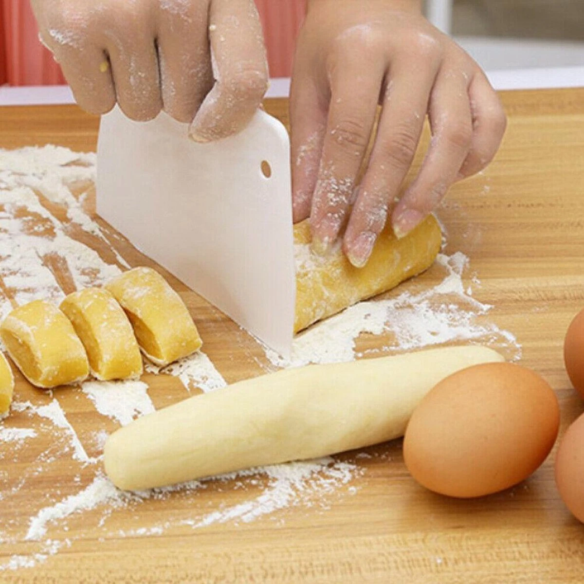 Merkloos Deegschraper - Kunststof Schraper Voor Taart – Cake - Deeg - Deeg Snijder - Deegkrabber - Deeg Cutter Keuken Tool - Wit 5 Merkloos Deegschraper - Kunststof Schraper Voor Taart – Cake - Deeg - Deeg Snijder - Deegkrabber - Deeg Cutter Keuken Tool - Wit - Afbeelding 5