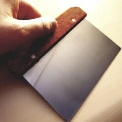 Merkloos Deegschraper - Deeg Mes - Schraper - Deegsnijder - Deegkrabber - Deegsteker - Duurzaam 15x11 Cm - Hout - Deeg - Keuken - Huishouden - Keukentool - Keukengerei - Gladstrijker -Merkloos Winkel 1200x1200 5692