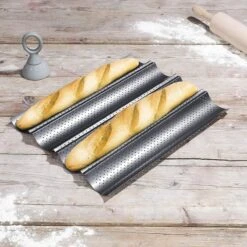 Feelino Stokbrood Bakvorm - Broodvorm - 4 Stokbroden - Stokbroodvorm - Geperforeerd - Baguettes - Baguetteplaat - Antiaanbaklaag -Merkloos Winkel 1200x1200 6035