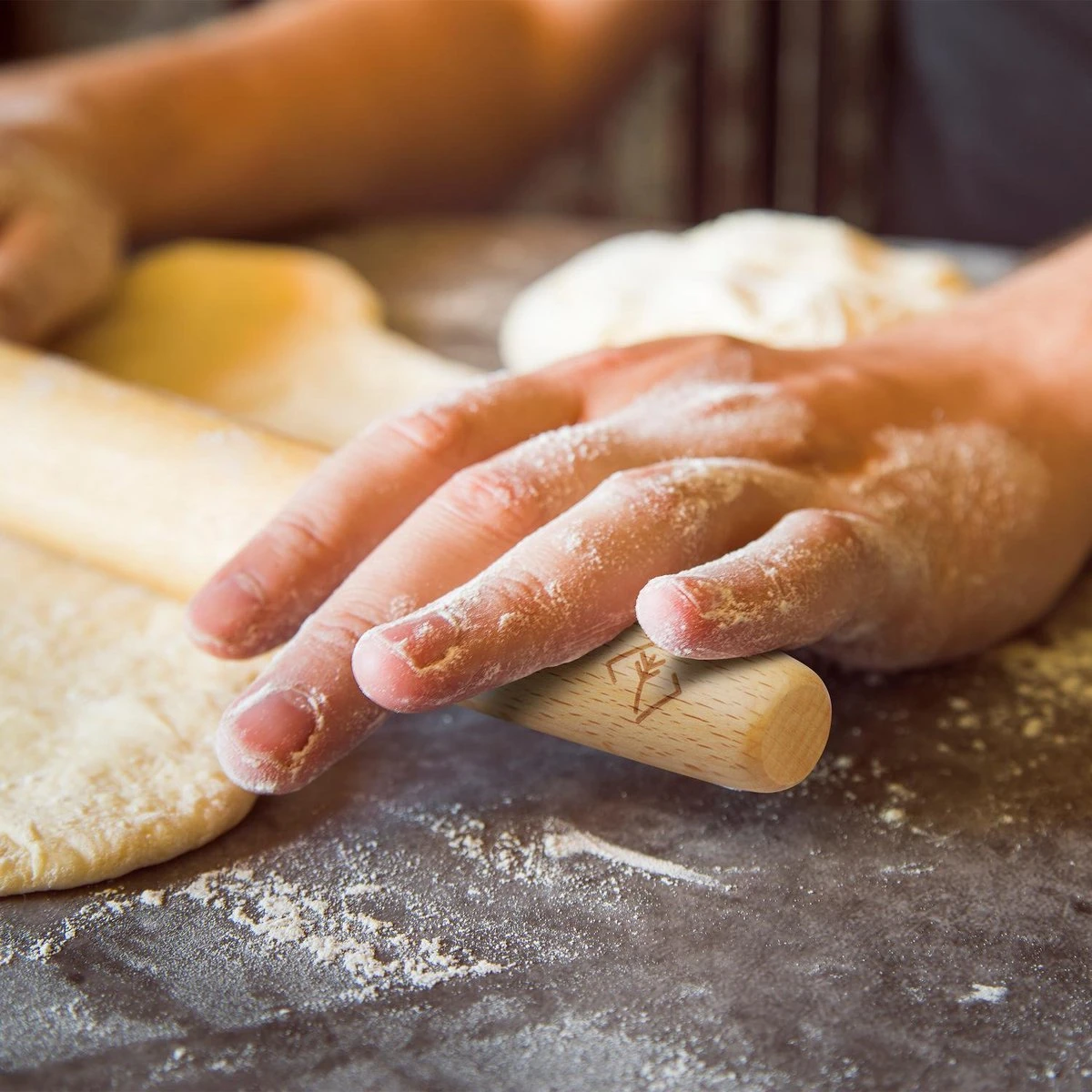 Drengr Deegroller - Rolstok Van Hoge Kwaliteit - Duurzaam Beuken Hout - 40cm X 3,5cm 7 Drengr Deegroller - Rolstok Van Hoge Kwaliteit - Duurzaam Beuken Hout - 40cm X 3,5cm - Afbeelding 7