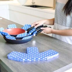 Chefarone Pannenbeschermers – Tussenleggers Pannen En Potten - Beschermingsmatten - Vilt - 5-delig - Blauw Wit 11 Chefarone Pannenbeschermers – Tussenleggers Pannen En Potten - Beschermingsmatten - Vilt - 5-delig - Blauw Wit -Merkloos Winkel 1200x1200 6364