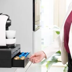 Navaris Capsulehouder Met 4 Lades - Compatibel Met Nespresso En Meer Merken - Houder Voor Koffiecups - Organizer Voor Cups En Accessoires 9 Navaris Capsulehouder Met 4 Lades - Compatibel Met Nespresso En Meer Merken - Houder Voor Koffiecups - Organizer Voor Cups En Accessoires -Merkloos Winkel 1200x1200 6635
