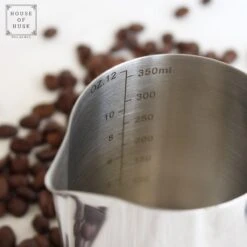 House Of Husk® Melkkan Met Art Pen - 350ml Melkopschuimkan - Zilver - Melkkannetje - Milk Pitcher - RVS - Barista Melkkan - Inclusief Latte Art Pen -Merkloos Winkel 1200x1200 6843