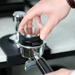 Tamper & Verdeler Combinatie - 53.3mm - Zwart - Koffie Distributeur – Tamper Koffie - Espresso Verdeler - Coffee Distributor - Sage Barista – Solis Espressomachine - Breville 9 Tamper & Verdeler Combinatie - 53.3mm - Zwart - Koffie Distributeur – Tamper Koffie - Espresso Verdeler - Coffee Distributor - Sage Barista – Solis Espressomachine - Breville -Merkloos Winkel 1200x1200 6938
