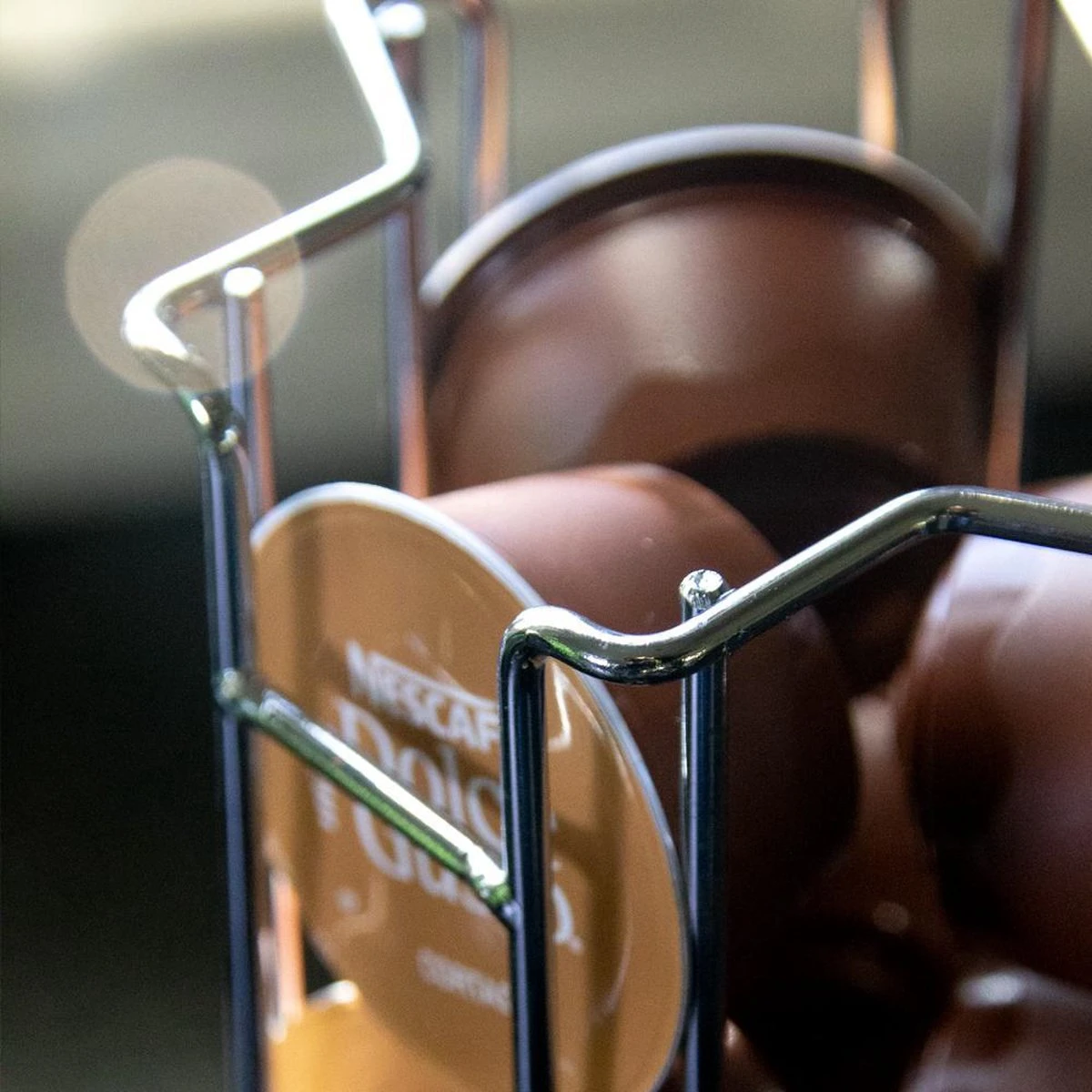 QUVIO Capsulehouders Geschikt Voor 18 Dolce Gusto Capsules – Koffie Capsule Standaard – Koffiepadhouder – Capsule Houder – Koffie Houder – Espresso – Pad Organizer - Chroom - 12 X 12 X 32,5 Cm (lxbxh) – RVS - Zilver 5 QUVIO Capsulehouders Geschikt Voor 18 Dolce Gusto Capsules – Koffie Capsule Standaard – Koffiepadhouder – Capsule Houder – Koffie Houder – Espresso – Pad Organizer - Chroom - 12 X 12 X 32,5 Cm (lxbxh) – RVS - Zilver - Afbeelding 5