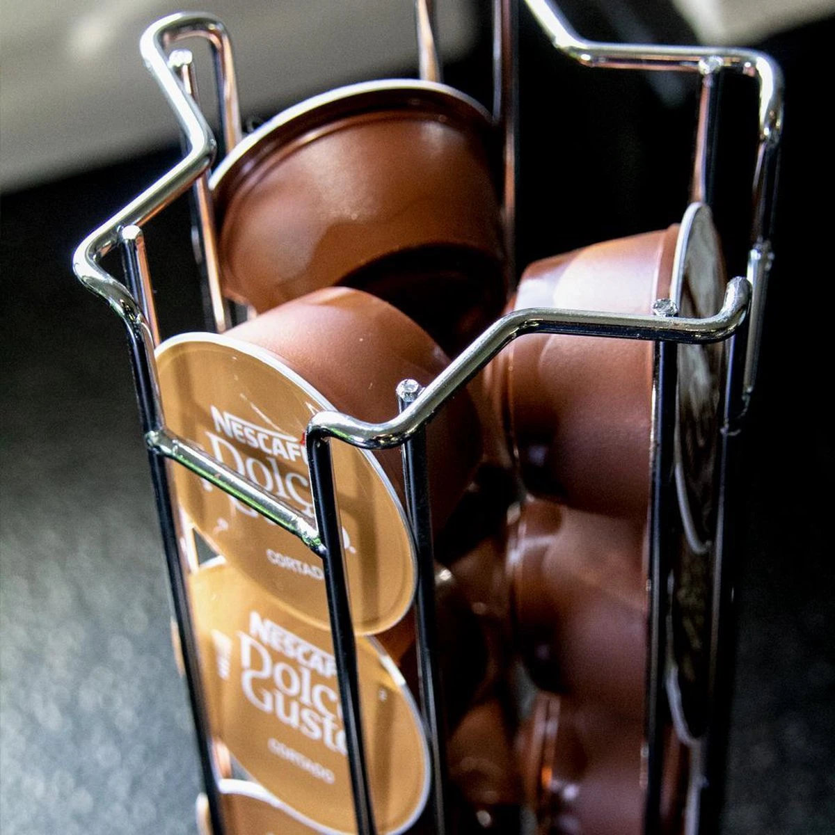 QUVIO Capsulehouders Geschikt Voor 18 Dolce Gusto Capsules – Koffie Capsule Standaard – Koffiepadhouder – Capsule Houder – Koffie Houder – Espresso – Pad Organizer - Chroom - 12 X 12 X 32,5 Cm (lxbxh) – RVS - Zilver 7 QUVIO Capsulehouders Geschikt Voor 18 Dolce Gusto Capsules – Koffie Capsule Standaard – Koffiepadhouder – Capsule Houder – Koffie Houder – Espresso – Pad Organizer - Chroom - 12 X 12 X 32,5 Cm (lxbxh) – RVS - Zilver - Afbeelding 7