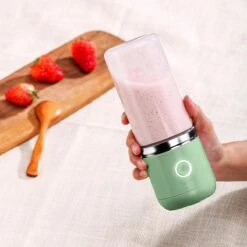 Blend In - Blender To Go - Smoothie Maker - Oplaadbare Mini Blender - Smoothies & Shakes - Draadloos & Draagbaar - Fruit Mixer - USB Oplaadbaar - 350ML - Groen -Merkloos Winkel 1200x1200 7077