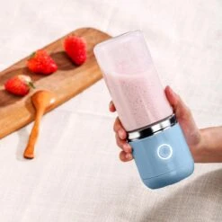 Blend In - Blender To Go - Smoothie Maker - Oplaadbare Mini Blender - Smoothies & Shakes - Draadloos & Draagbaar - Fruit Mixer - USB Oplaadbaar - 350ML - Blauw -Merkloos Winkel 1200x1200 7131