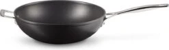 LE CREUSET - Les Forgees - Wokpan 30cm -Merkloos Winkel 1200x356 1
