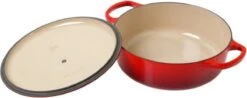Le Creuset - Gietijzeren - Lage Braadpan - 24cm - Kersenrood -Merkloos Winkel 1200x478 1