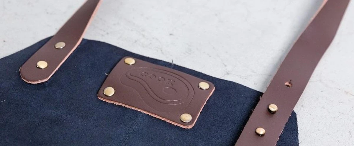 Leren Schort Luxe - Lederen Schort - ZWART - Kokschort - Kookschort - BBQ Schort - Vaderdag - Stoer Cadeau Voor Man Vader Opa Papa 3 Leren Schort Luxe - Lederen Schort - ZWART - Kokschort - Kookschort - BBQ Schort - Vaderdag - Stoer Cadeau Voor Man Vader Opa Papa - Afbeelding 3