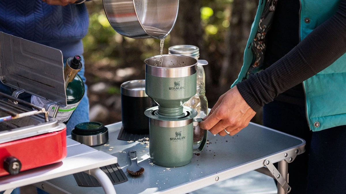 Stanley The Perfect-Brew Pour Over - Koffiefilterhouder- Hammertone Green 2 Stanley The Perfect-Brew Pour Over - Koffiefilterhouder- Hammertone Green - Afbeelding 2