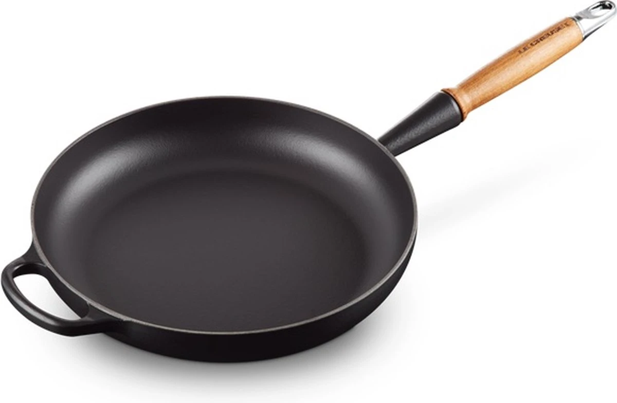 Le Creuset Koekenpan Signature Mat Zwart - ø 28 Cm / 2.6 Liter - Geëmailleerde Anti-aanbaklaag 1 Le Creuset Koekenpan Signature Mat Zwart - ø 28 Cm / 2.6 Liter - Geëmailleerde Anti-aanbaklaag