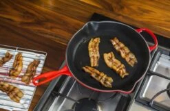 Le Creuset - Gietijzeren Ronde Skillet In Kersenrood 23cm -Merkloos Winkel 1200x787 2