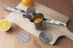 YUGN Aardappelpers Pureeknijper - Pureestamper - RVS - Inclusief 3 Verschillende Structuur Schijven - Cadeau Tip -Merkloos Winkel 1200x794 11
