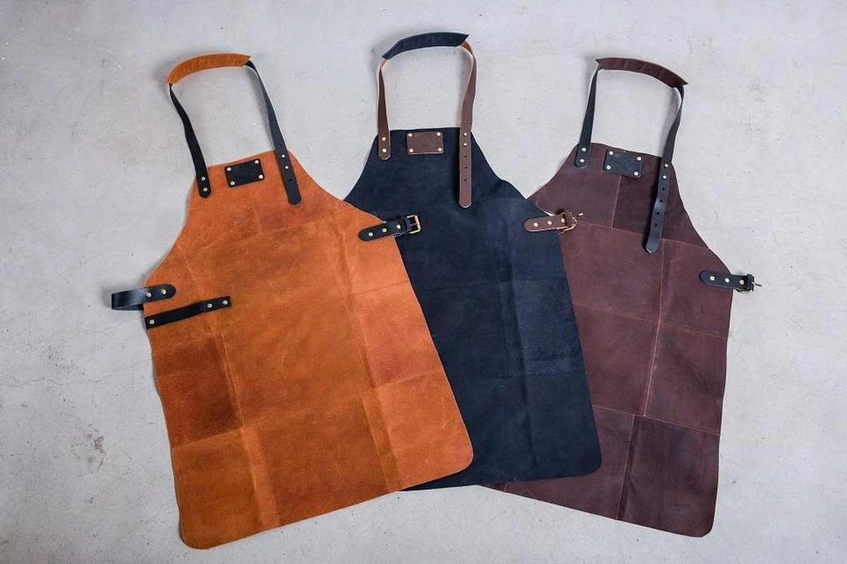 Leren Schort Luxe - Lederen Schort - ZWART - Kokschort - Kookschort - BBQ Schort - Vaderdag - Stoer Cadeau Voor Man Vader Opa Papa 4 Leren Schort Luxe - Lederen Schort - ZWART - Kokschort - Kookschort - BBQ Schort - Vaderdag - Stoer Cadeau Voor Man Vader Opa Papa - Afbeelding 4