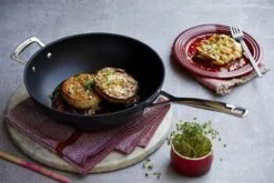 LE CREUSET - Les Forgees - Wokpan 30cm -Merkloos Winkel 1200x800 193