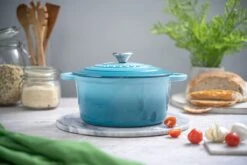 Nuovva Gietijzeren Braadpan Antiaanbaklaag Met Deksel - Sudderpan Blauw - Rond - Ø24 Cm - 4,7 Liter - 100% PFAS & PFOA Vrij - Geschikt Voor Alle Warmtebronnen - Elektrisch - Gas - Halogeen - Inductie – Keramisch 10 Nuovva Gietijzeren Braadpan Antiaanbaklaag Met Deksel - Sudderpan Blauw - Rond - Ø24 Cm - 4,7 Liter - 100% PFAS & PFOA Vrij - Geschikt Voor Alle Warmtebronnen - Elektrisch - Gas - Halogeen - Inductie – Keramisch -Merkloos Winkel 1200x800 241